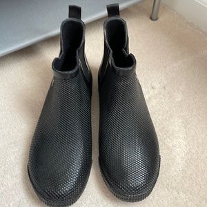 Super Adorable Cougar Rain Boots!